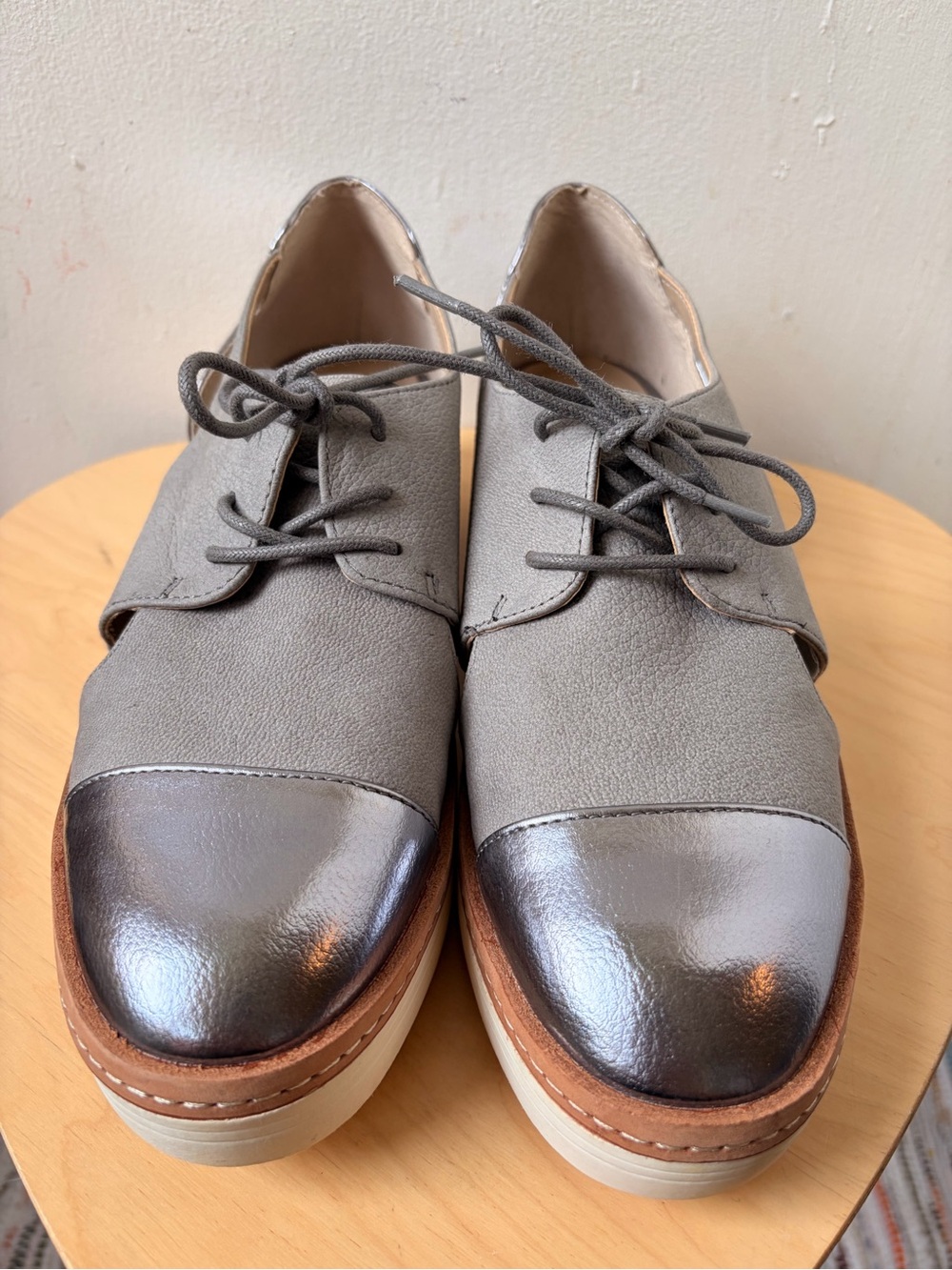 Steve Madden Grey Oxfords with Metallic Silver Cap Toe size 8.5B